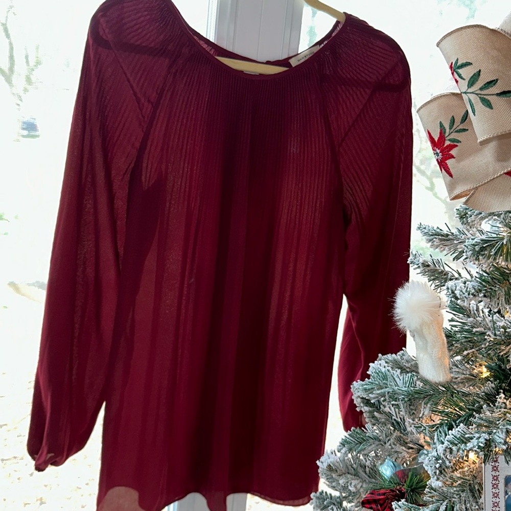 Max Studio burgundy burgundy pleated peasant blouse - Size M